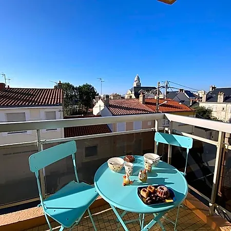 Hotel Le Nouch - 1 Etoile Parking